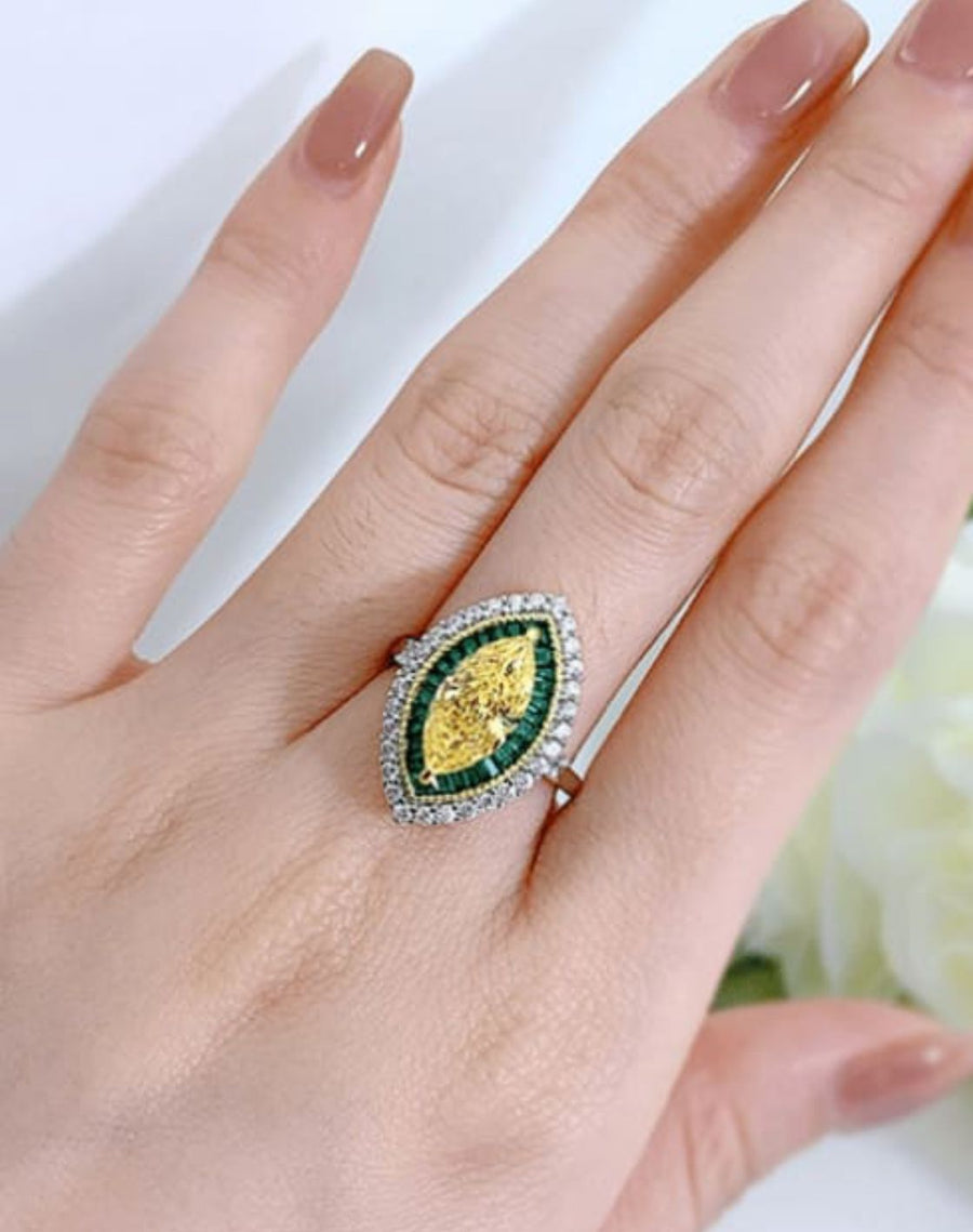 Oval cocktail ring