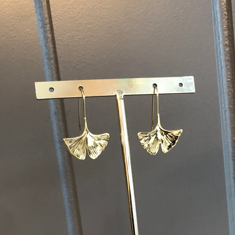 Fan shell statement earring