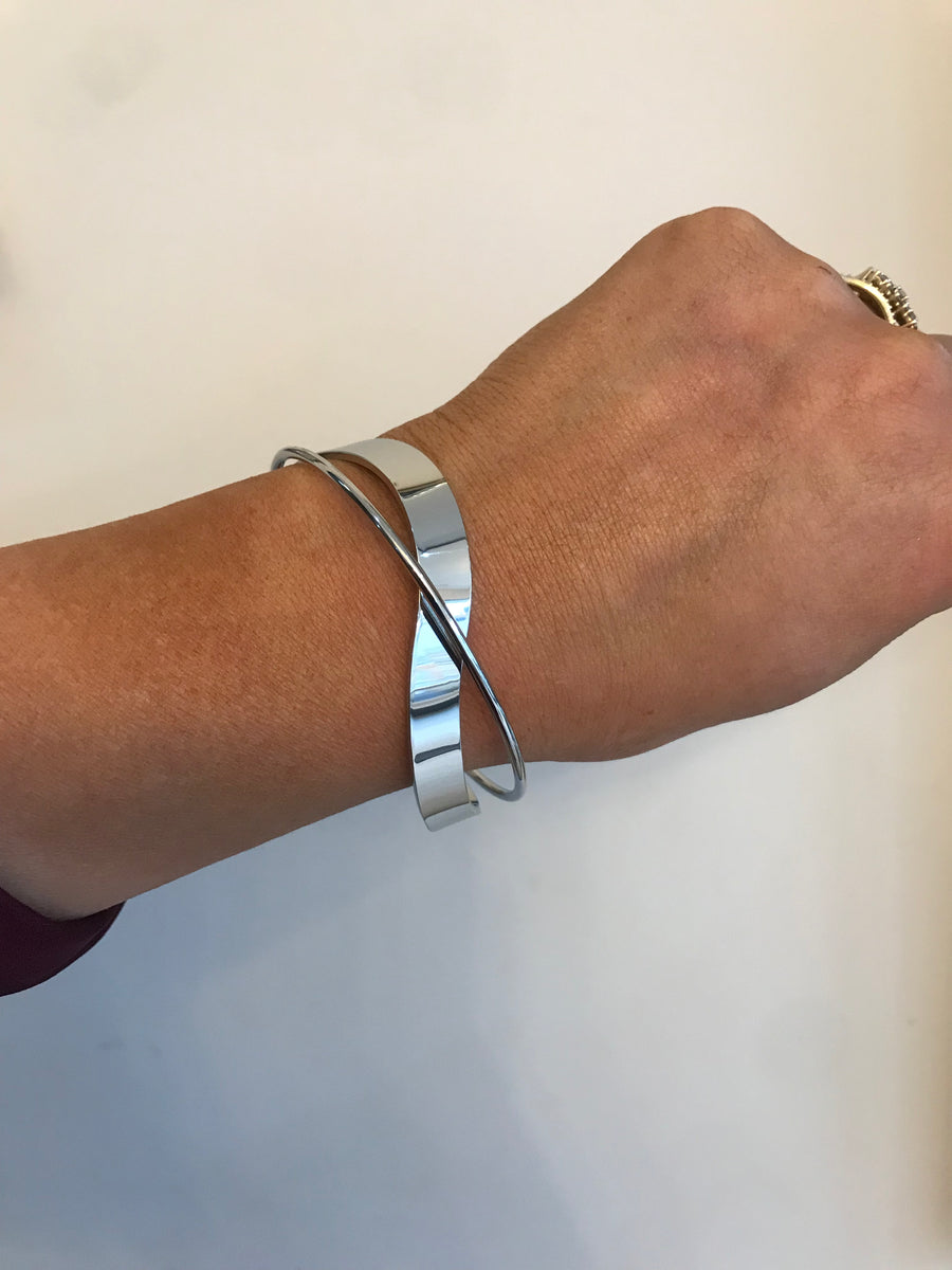 Double wave Bangle