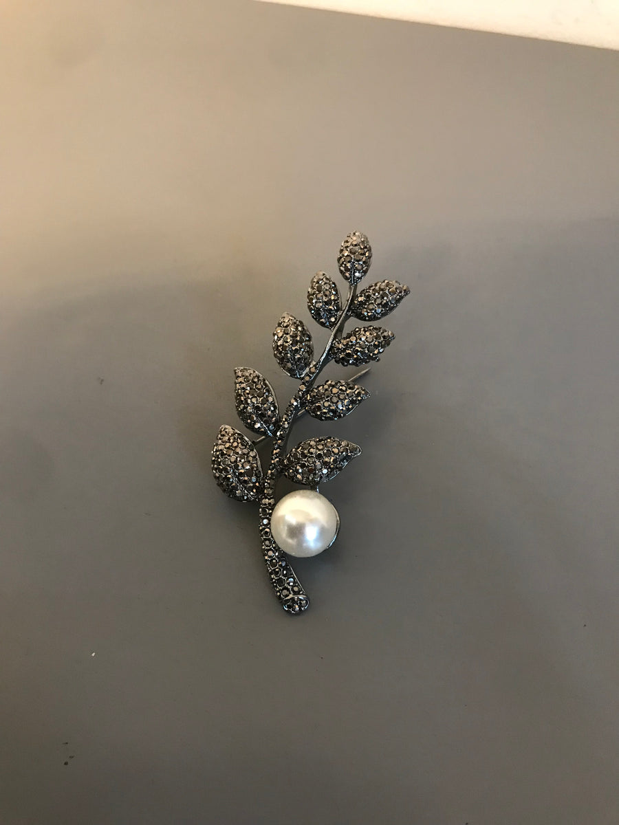 Black leaf brooch