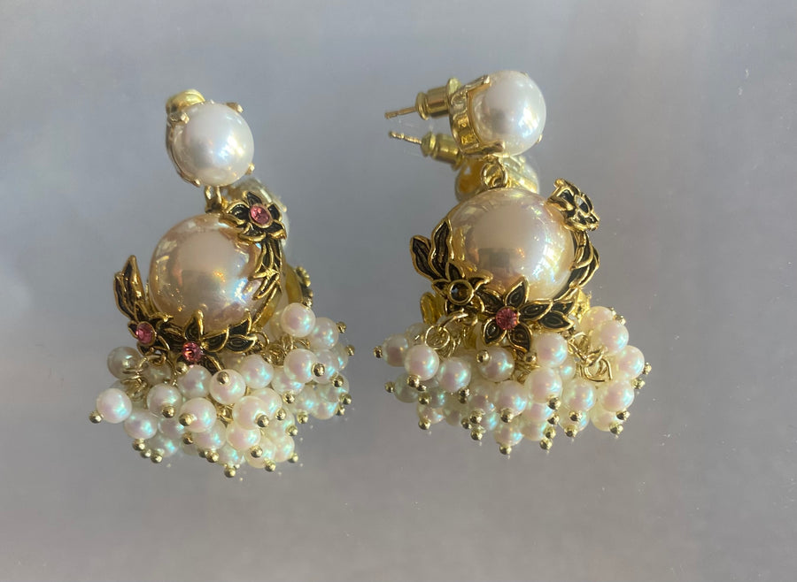 pearl drop detailed earring