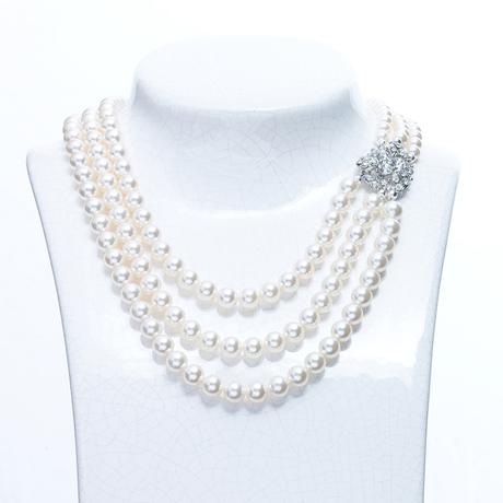 Cliona triple strand white necklace